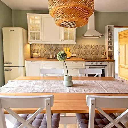 Cinalkowa 6, Na Gorze Zar מידז'יברודז'י ז'יוויקי